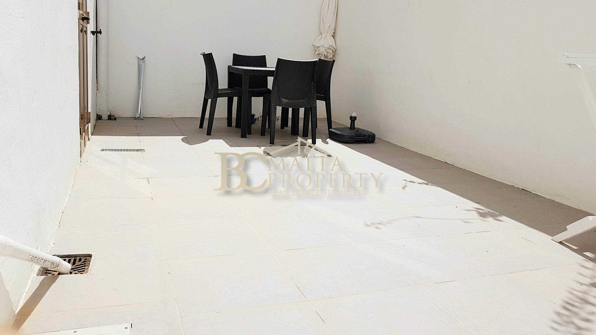 Swieqi 2 double bedroom / 2 bathroom Maisonette with Terrace