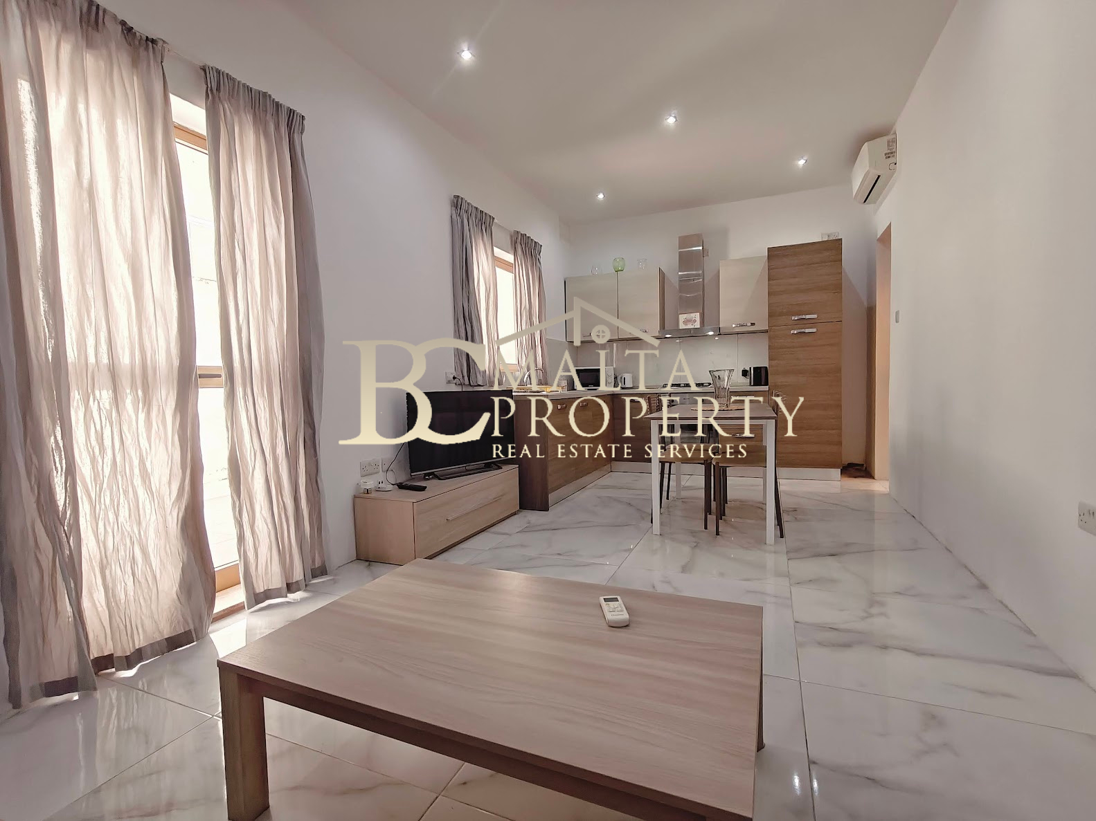 Swieqi 2 double bedroom / 2 bathroom Apartment with Terrace