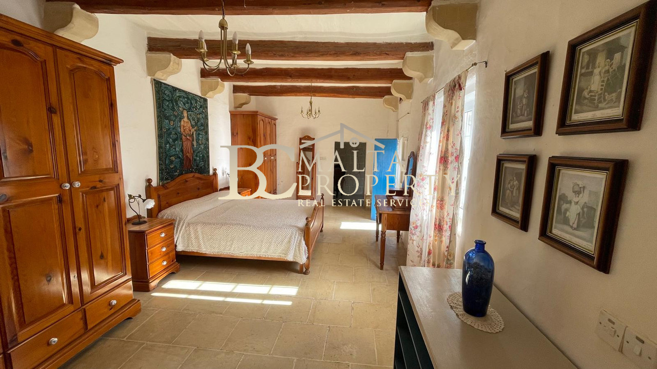 Naxxar 350 year Old 4 Bedroom / 3 Bathroom House of Character with Outdoor Space