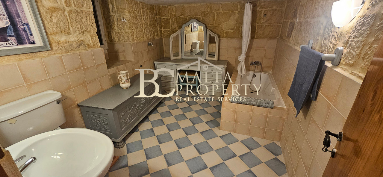 Naxxar 350 year Old 4 Bedroom / 3 Bathroom House of Character with Outdoor Space