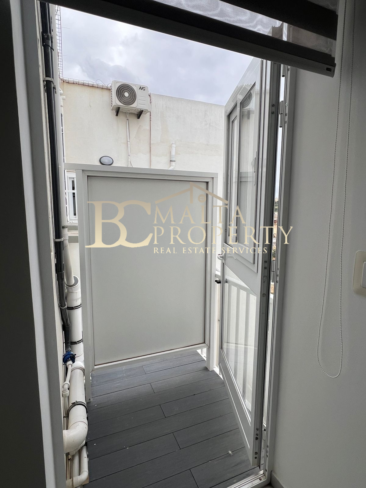 Msida 2 Bedroom / 2 Bathroom Fully Air Conditioned Penthouse close to Junior College