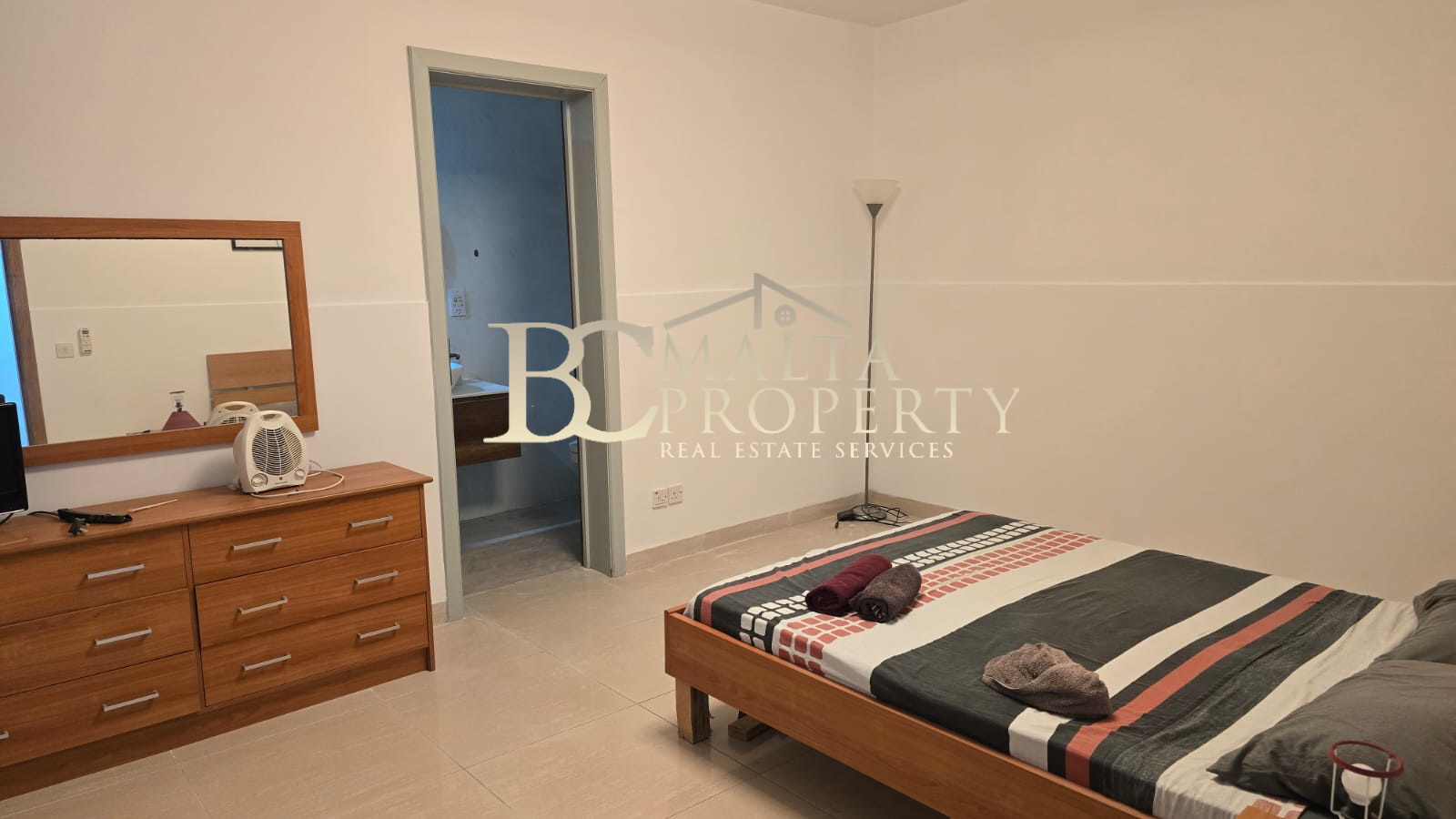 St Julian Spinola behind Mc Donalds Spacious 2 Bedroom / 2 Bathroom Apartment