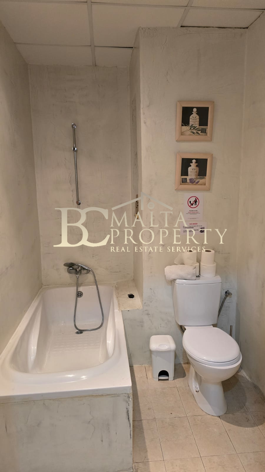 St Julian Spinola behind Mc Donalds Spacious 2 Bedroom / 2 Bathroom Apartment