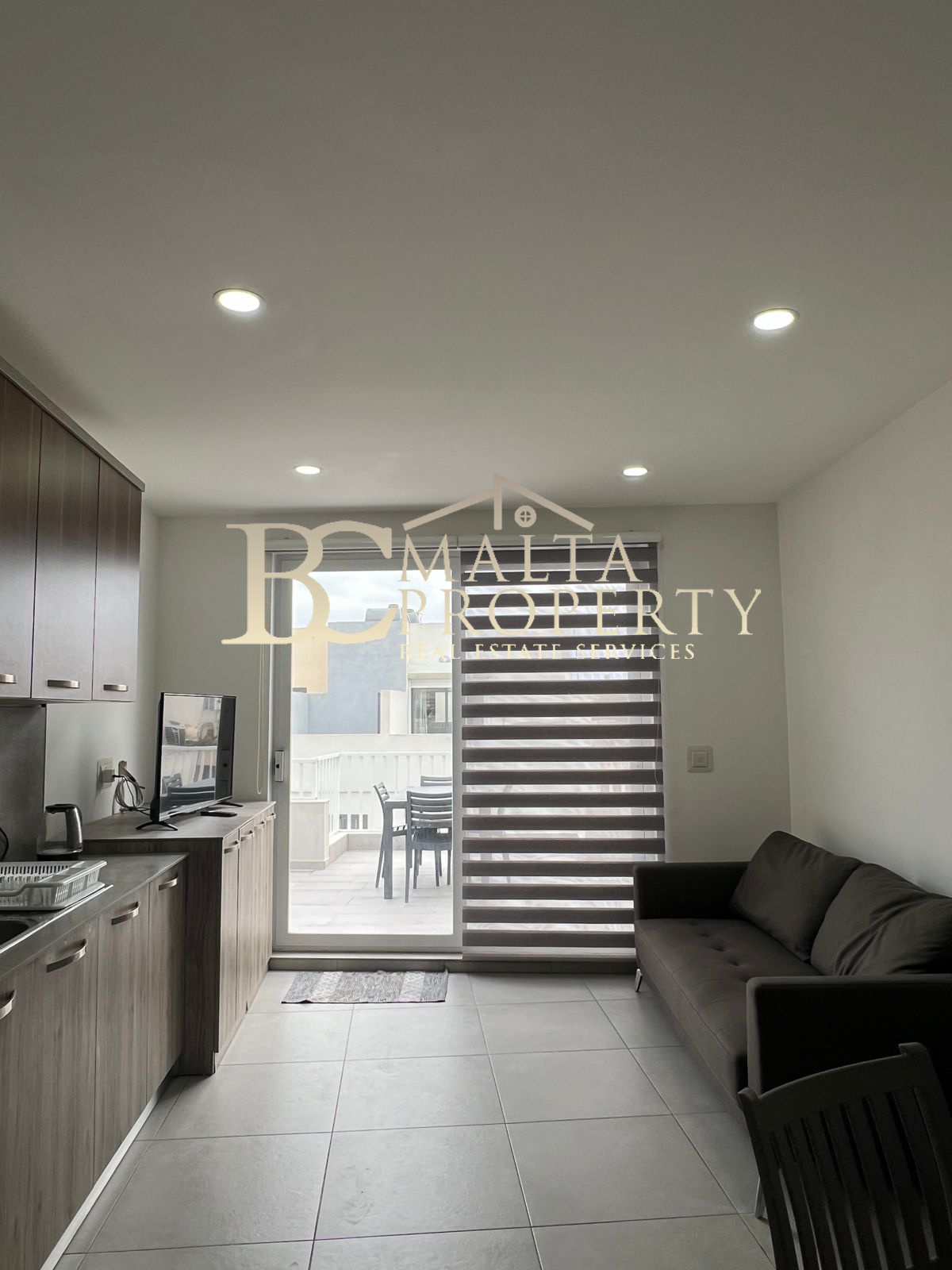 Msida 2 Bedroom / 2 Bathroom Fully Air Conditioned Penthouse close to Junior College