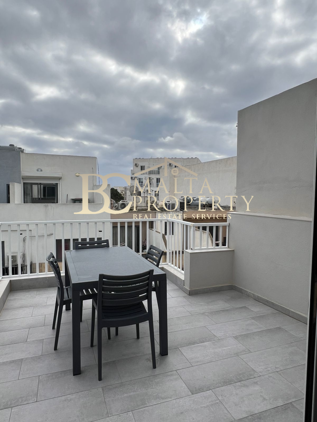 Msida 2 Bedroom / 2 Bathroom Fully Air Conditioned Penthouse close to Junior College
