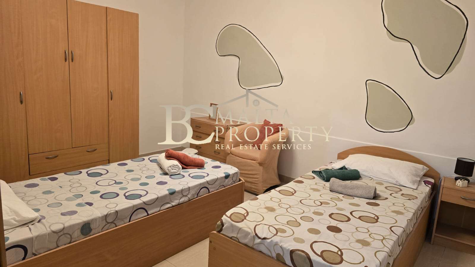 St Julian Spinola behind Mc Donalds Spacious 2 Bedroom / 2 Bathroom Apartment