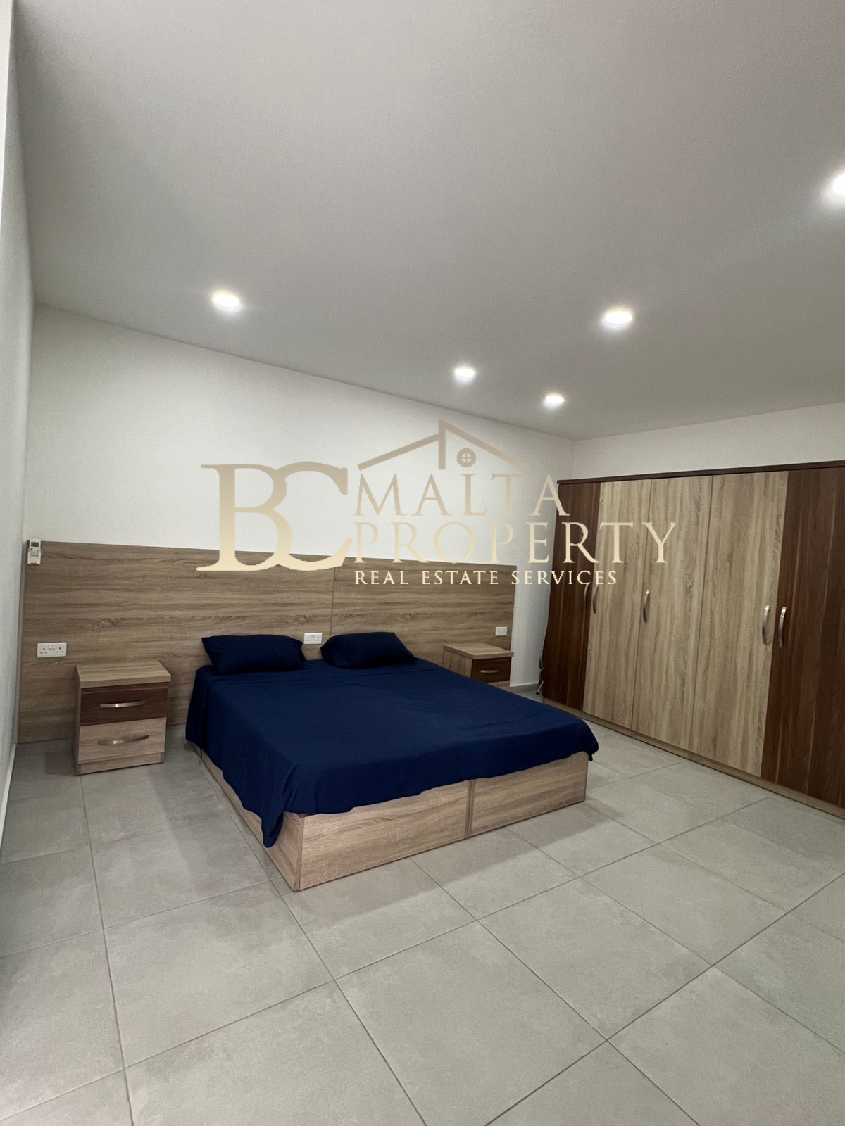 Msida 2 Bedroom / 2 Bathroom Fully Air Conditioned Penthouse close to Junior College