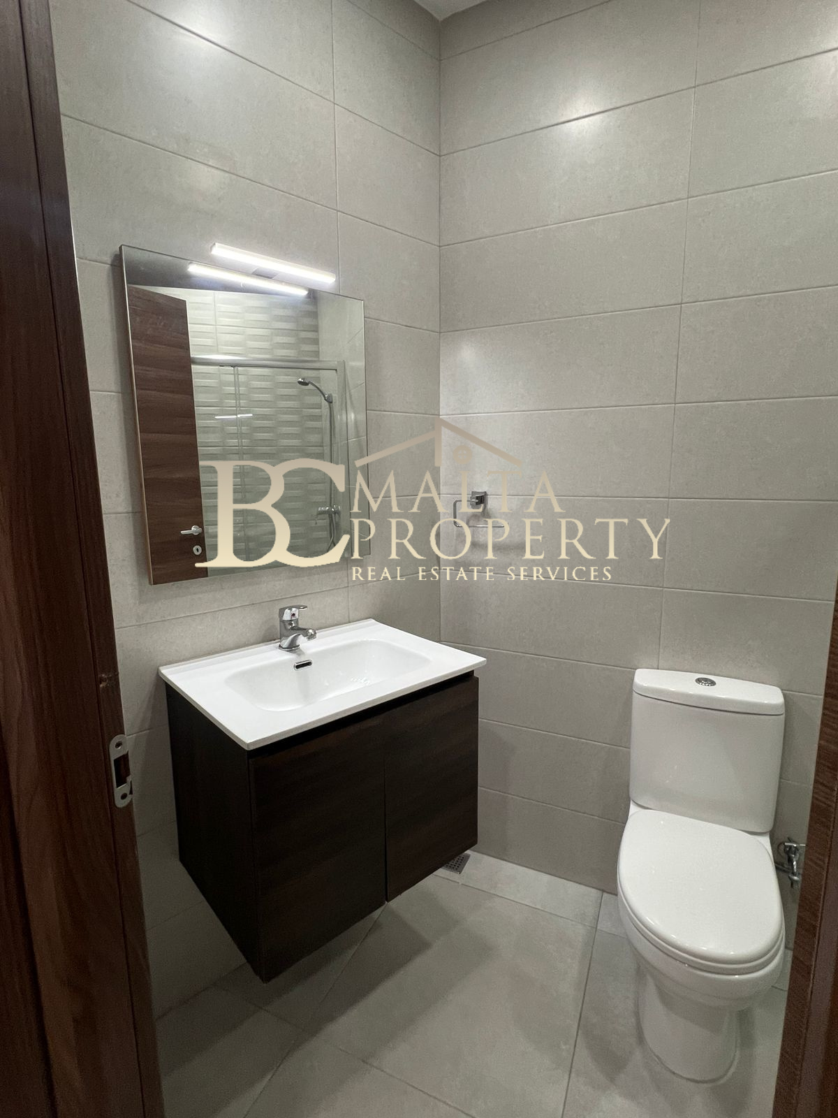 Msida 2 Bedroom / 2 Bathroom Fully Air Conditioned Penthouse close to Junior College