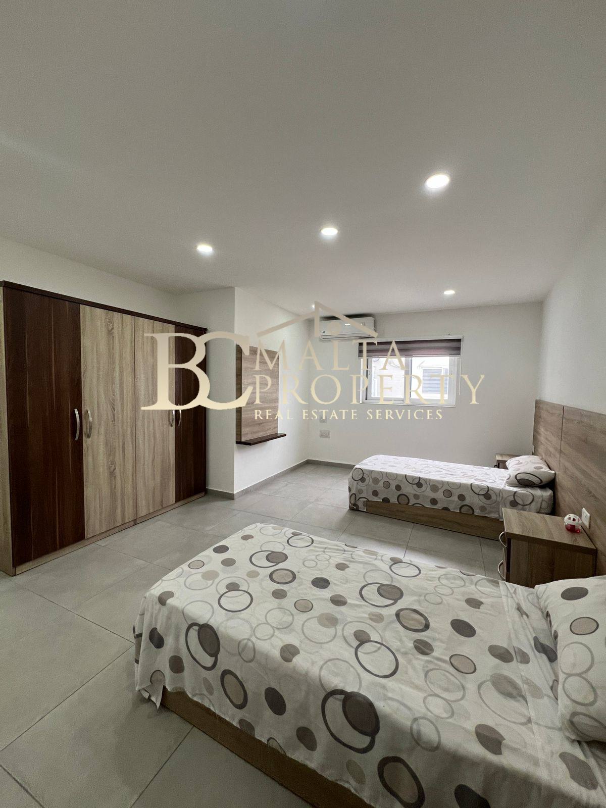 Msida 2 Bedroom / 2 Bathroom Fully Air Conditioned Penthouse close to Junior College