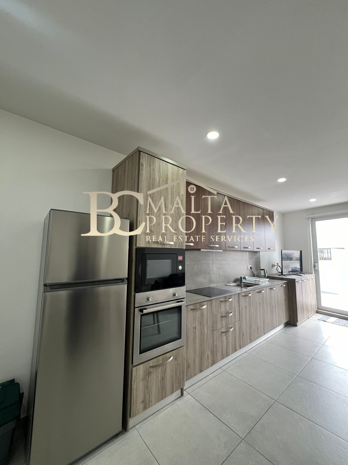 Msida 2 Bedroom / 2 Bathroom Fully Air Conditioned Penthouse close to Junior College