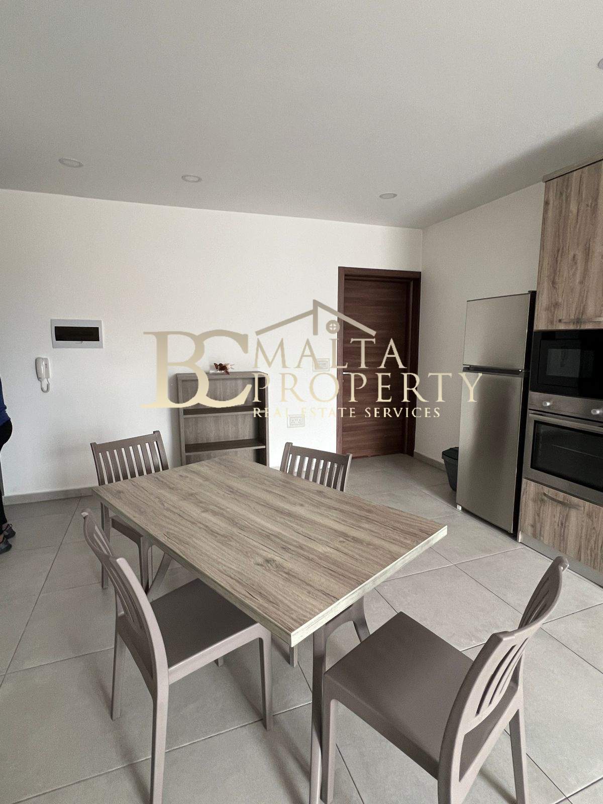 Msida 2 Bedroom / 2 Bathroom Fully Air Conditioned Penthouse close to Junior College