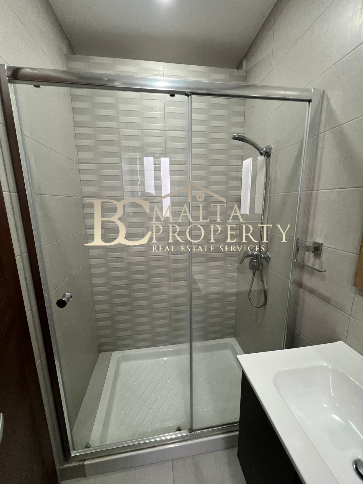 Msida 2 Bedroom / 2 Bathroom Fully Air Conditioned Penthouse close to Junior College