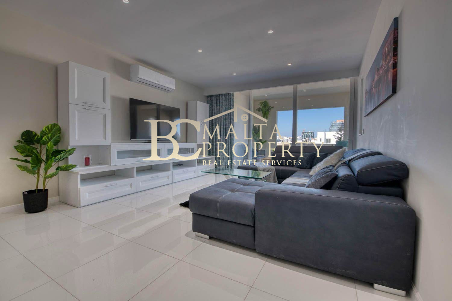 St Julians Spinola behind BNF Bank 3 Double Bedroom / 3 Bathroom Penthouse with Garage