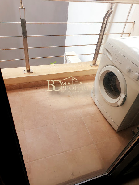 Gzira 3 Bedroom / 2 Bathroom Apartment Quiet Good Central Location