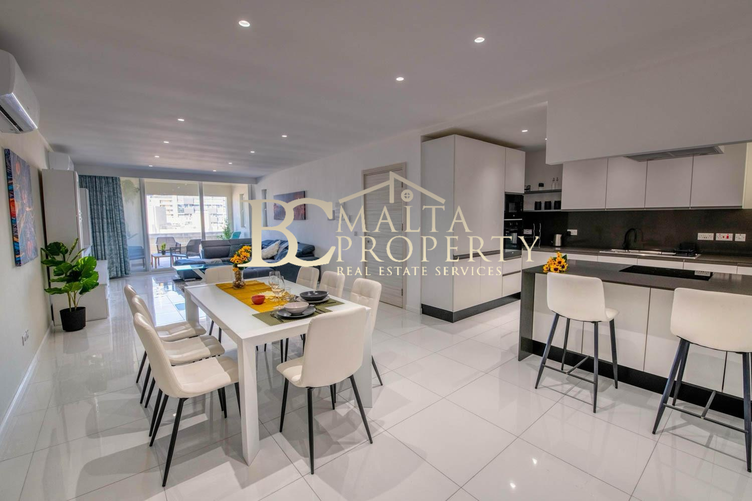 St Julians Spinola behind BNF Bank 3 Double Bedroom / 3 Bathroom Penthouse with Garage