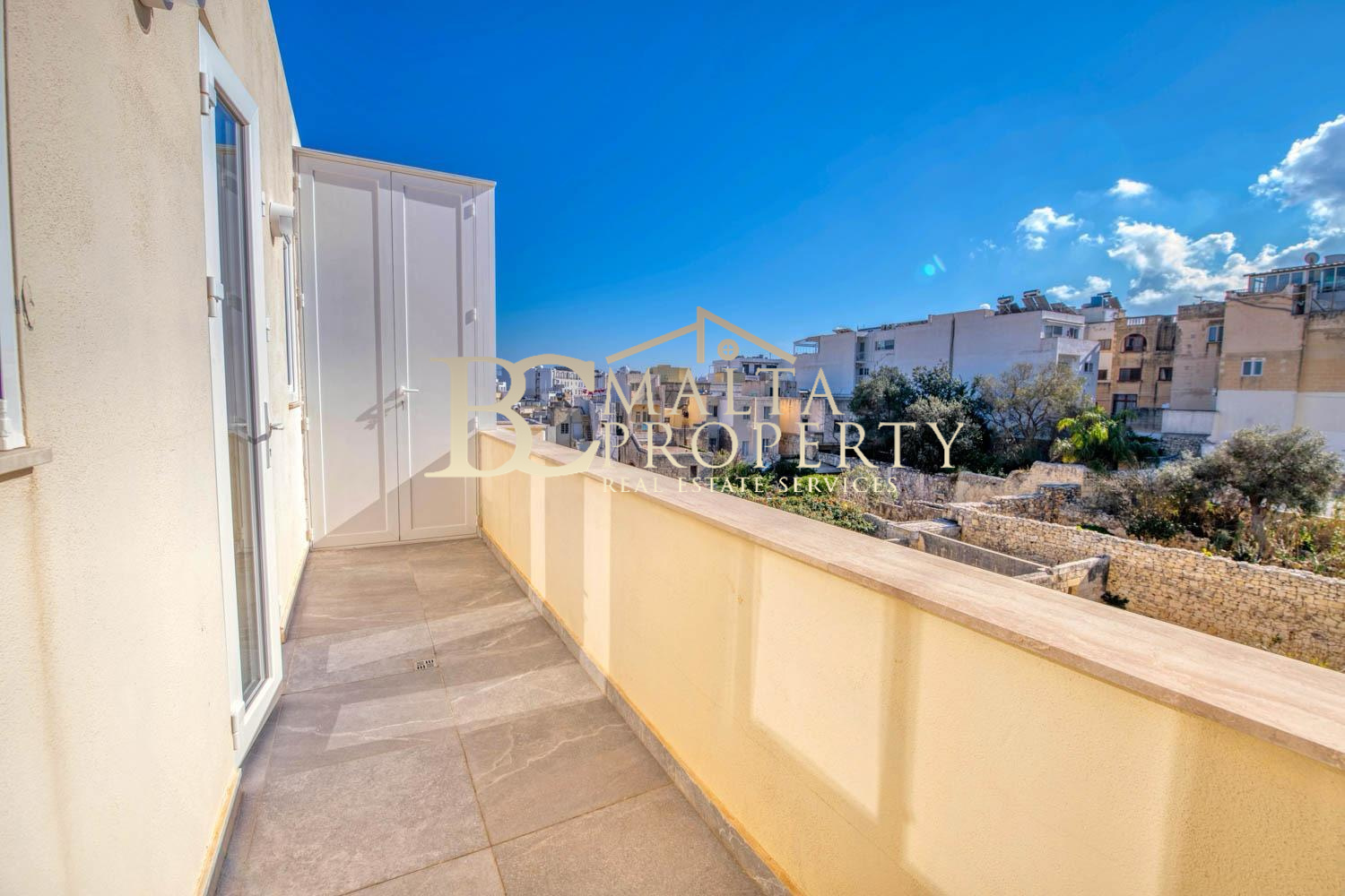 St Julians Spinola behind BNF Bank 3 Double Bedroom / 3 Bathroom Penthouse with Garage