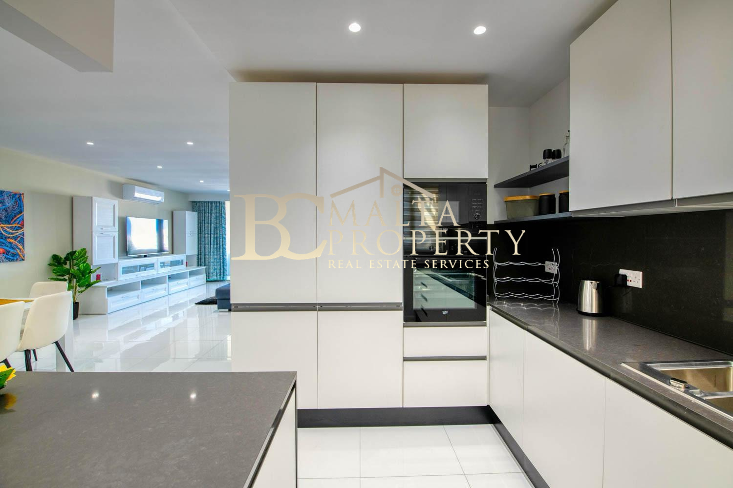 St Julians Spinola behind BNF Bank 3 Double Bedroom / 3 Bathroom Penthouse with Garage