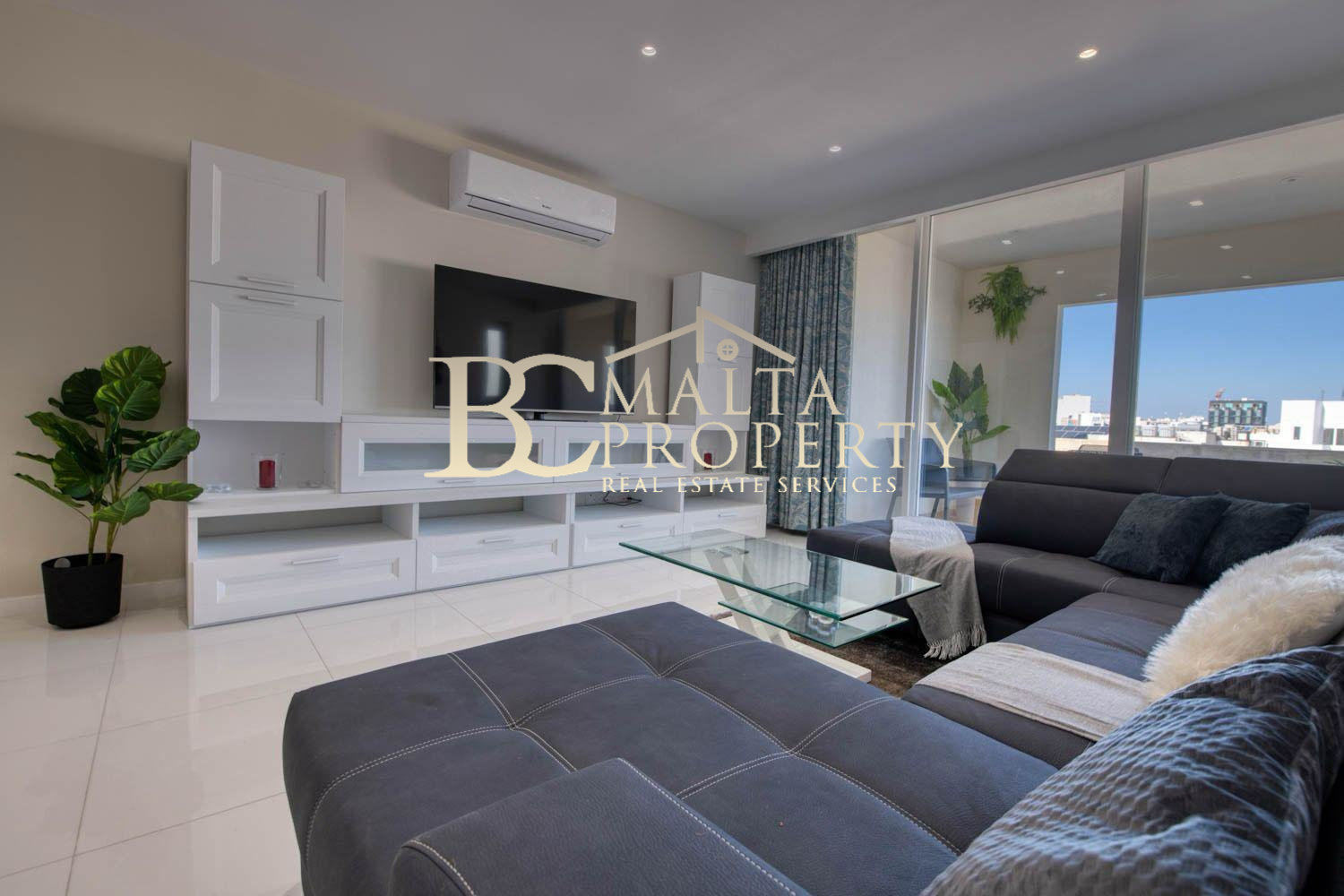 St Julians Spinola behind BNF Bank 3 Double Bedroom / 3 Bathroom Penthouse with Garage