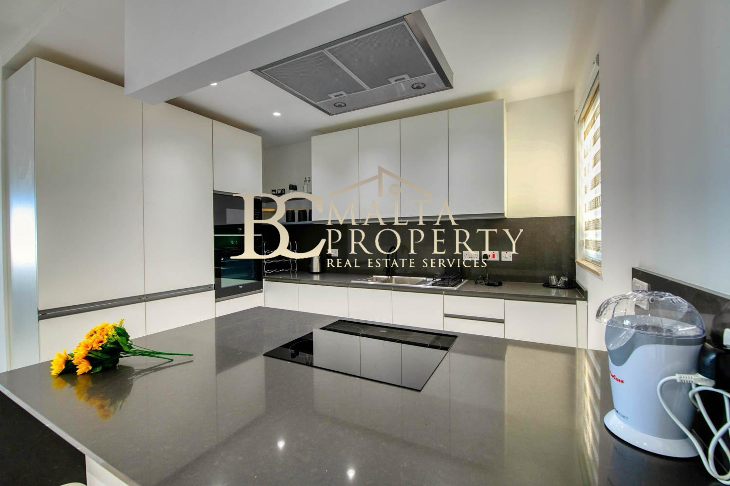 St Julians Spinola behind BNF Bank 3 Double Bedroom / 3 Bathroom Penthouse with Garage