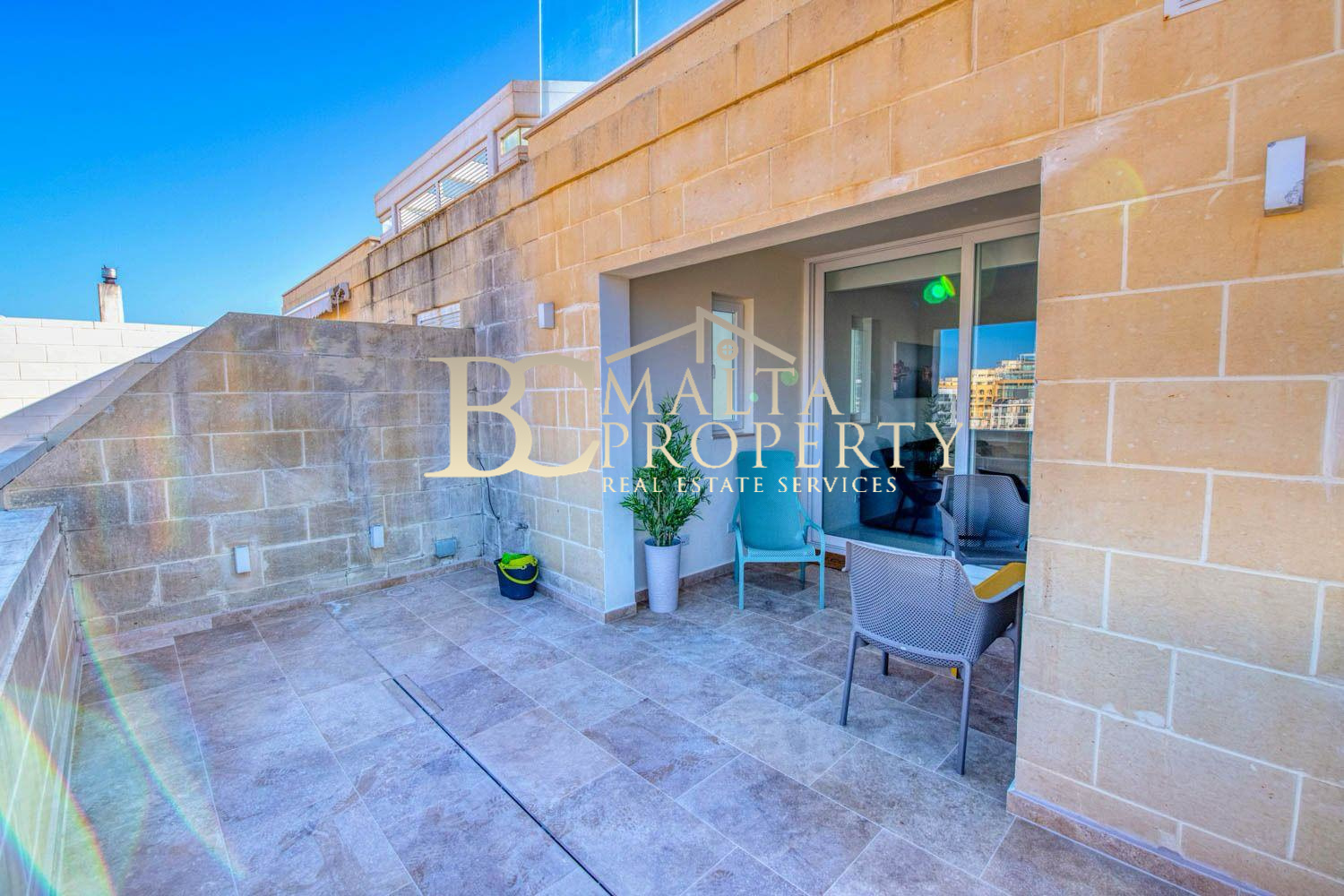 St Julians Spinola behind BNF Bank 3 Double Bedroom / 3 Bathroom Penthouse with Garage