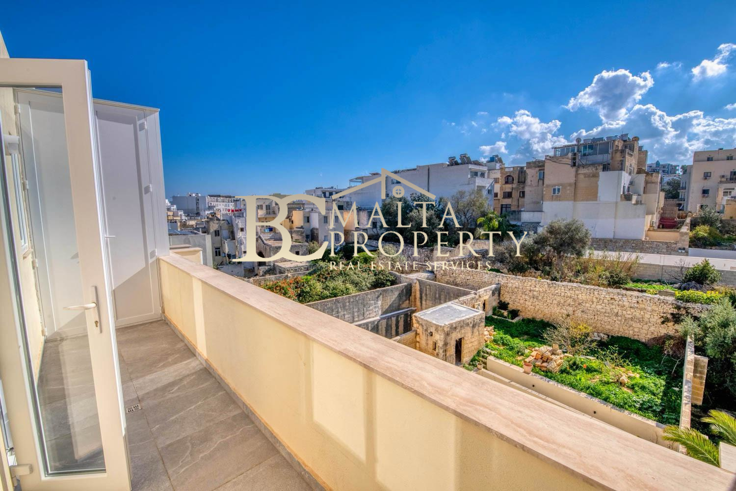 St Julians Spinola behind BNF Bank 3 Double Bedroom / 3 Bathroom Penthouse with Garage