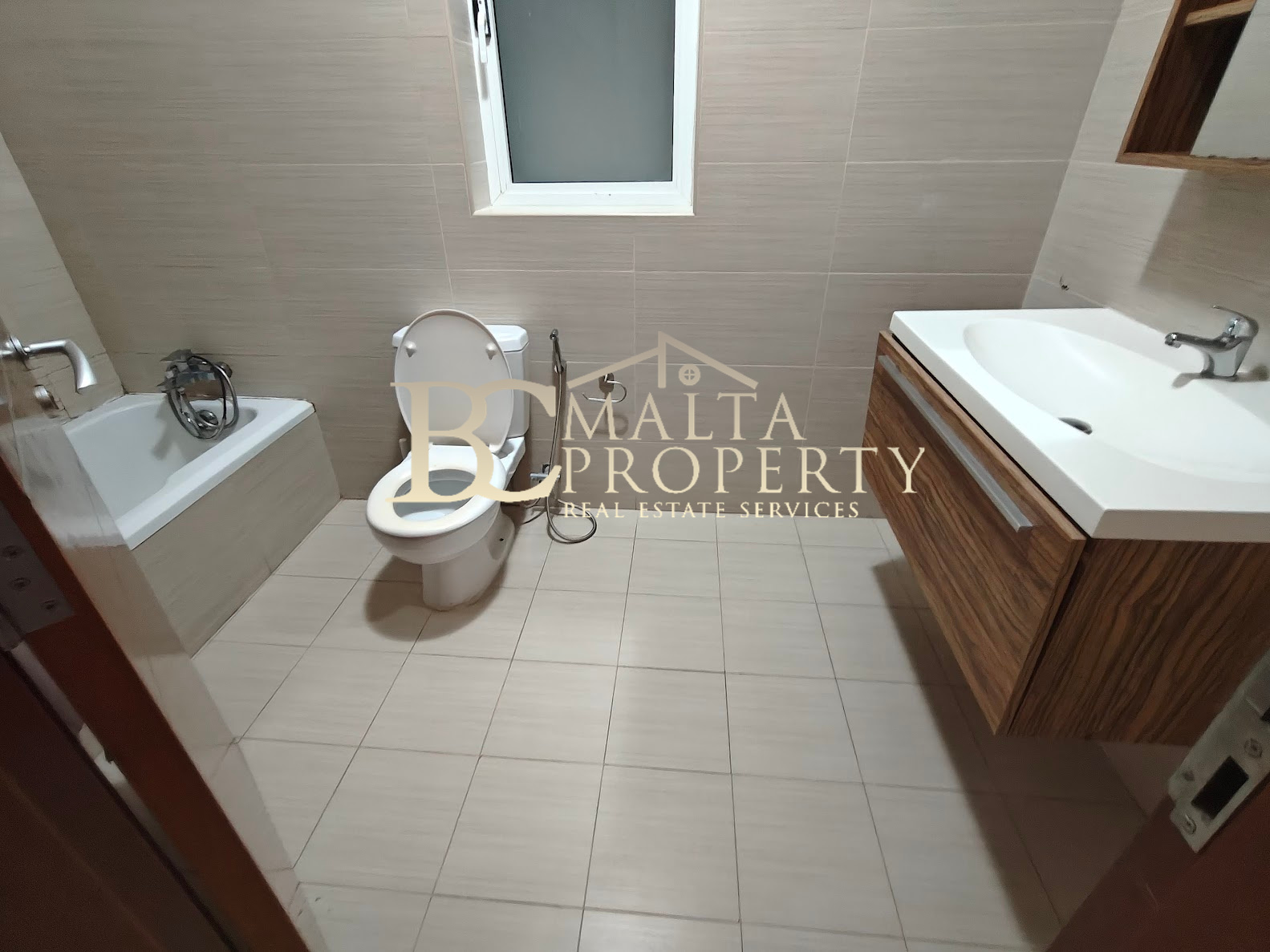 Gzira 3 Bedroom / 2 Bathroom Apartment Quiet Good Central Location