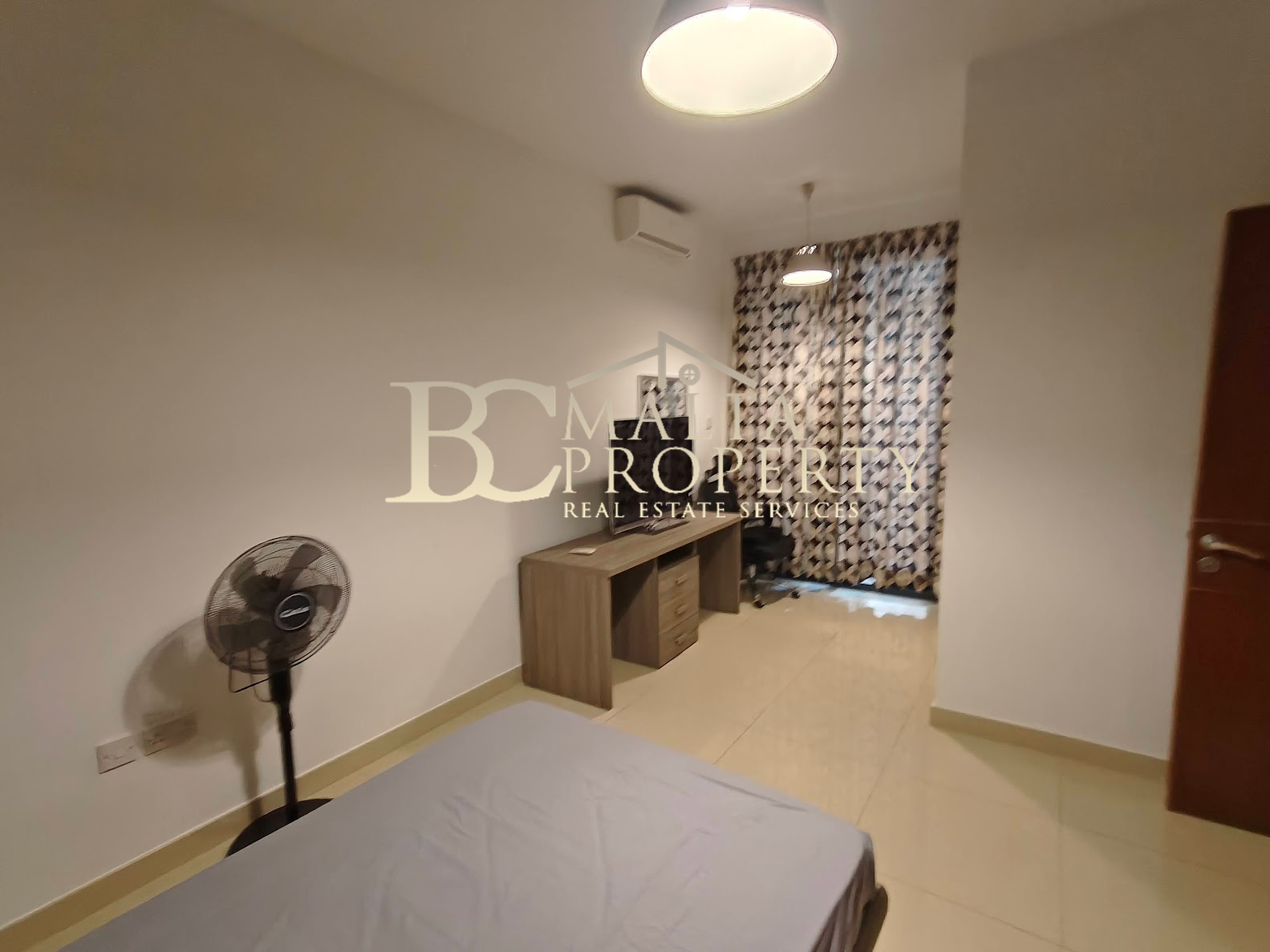 Gzira 3 Bedroom / 2 Bathroom Apartment Quiet Good Central Location