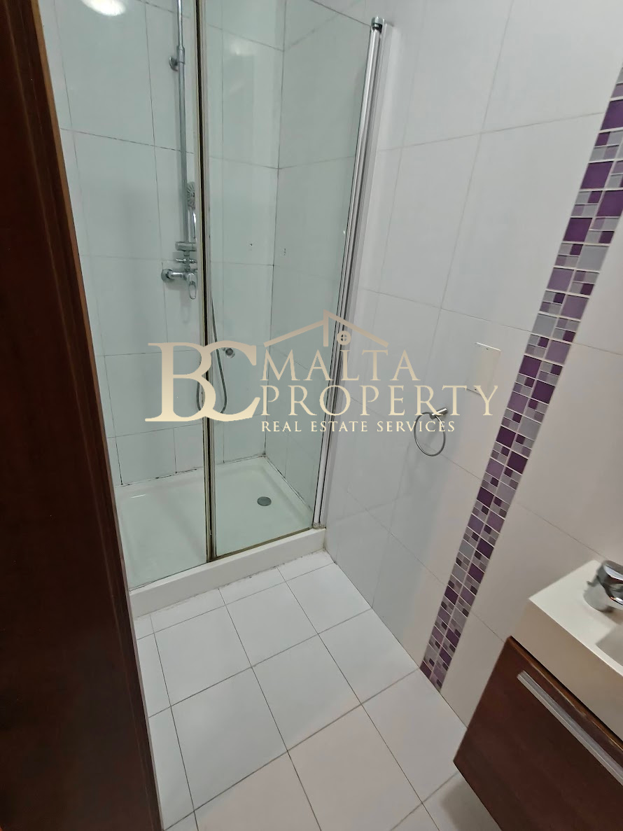Gzira 3 Bedroom / 2 Bathroom Apartment Quiet Good Central Location