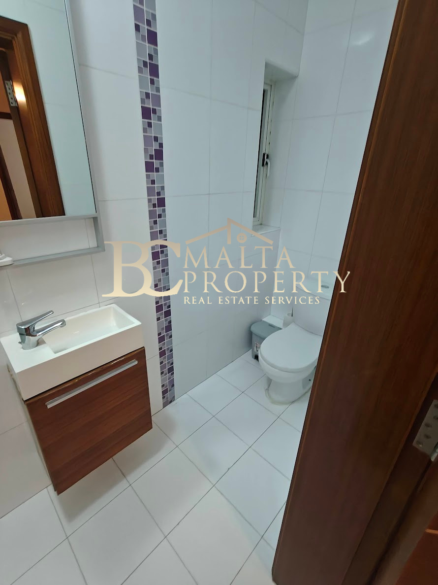 Gzira 3 Bedroom / 2 Bathroom Apartment Quiet Good Central Location