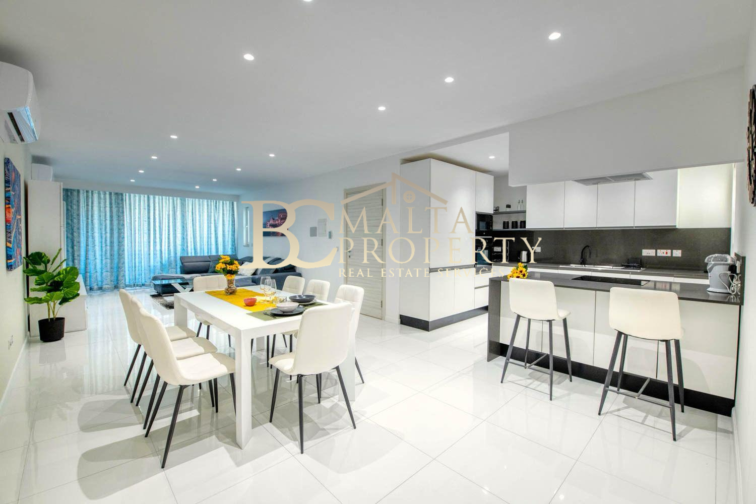 St Julians Spinola behind BNF Bank 3 Double Bedroom / 3 Bathroom Penthouse with Garage