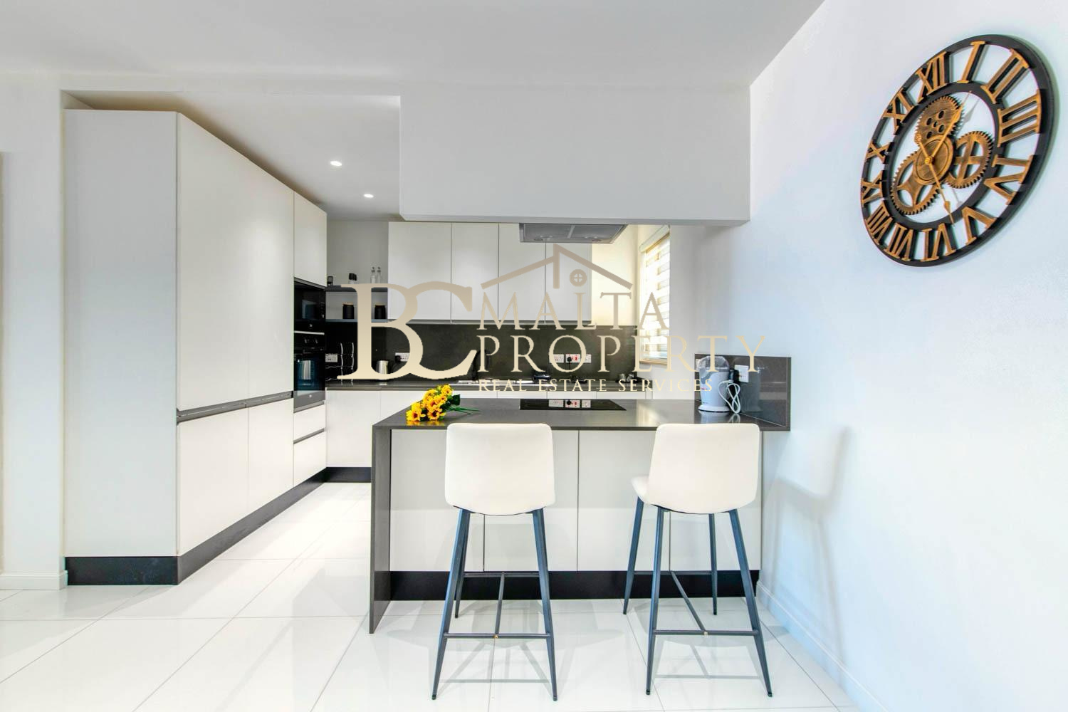 St Julians Spinola behind BNF Bank 3 Double Bedroom / 3 Bathroom Penthouse with Garage