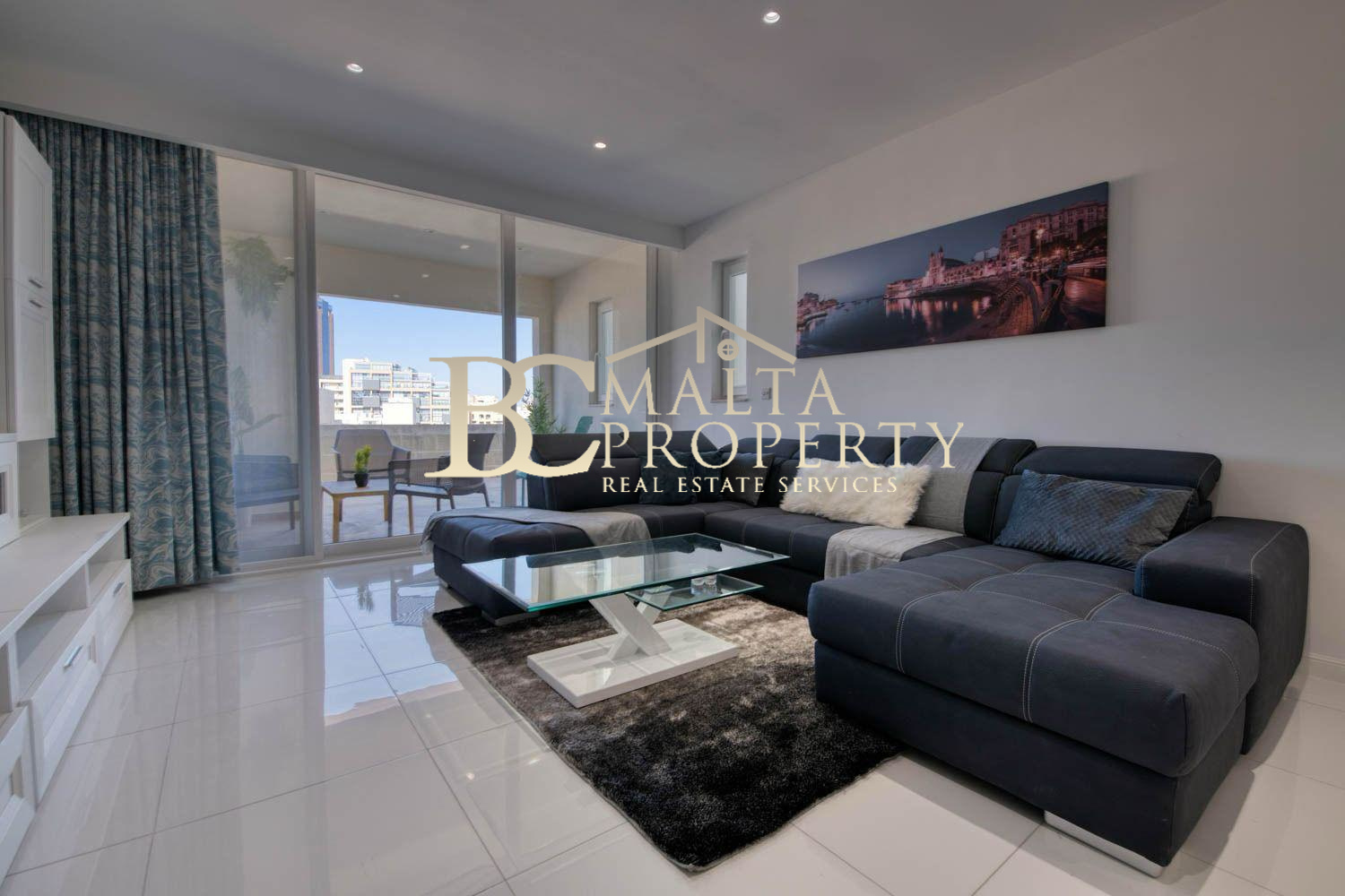 St Julians Spinola behind BNF Bank 3 Double Bedroom / 3 Bathroom Penthouse with Garage