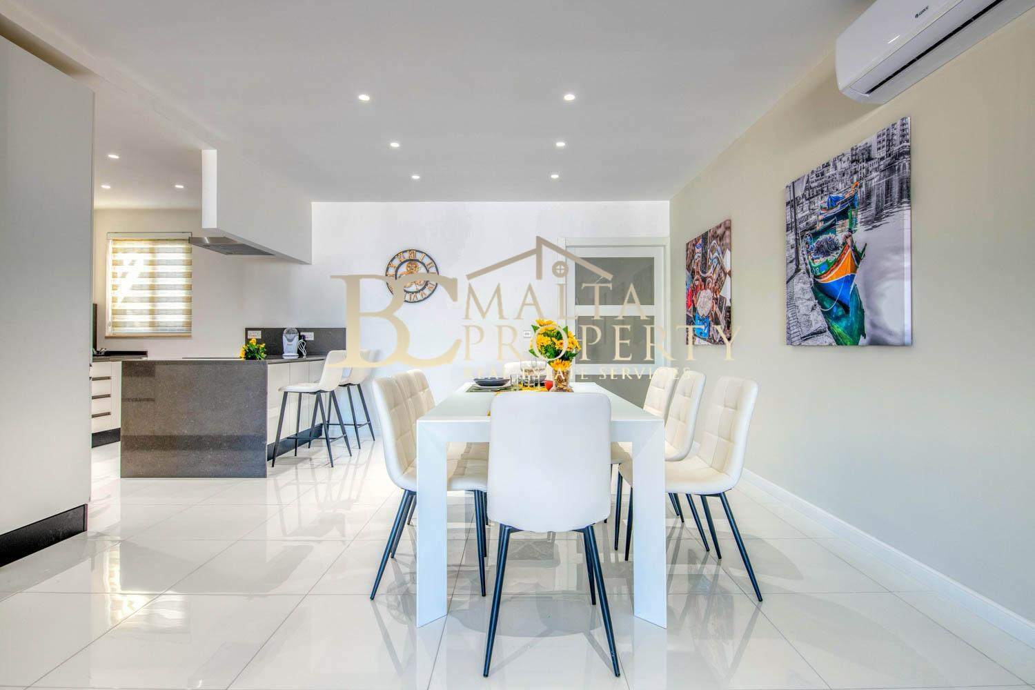 St Julians Spinola behind BNF Bank 3 Double Bedroom / 3 Bathroom Penthouse with Garage