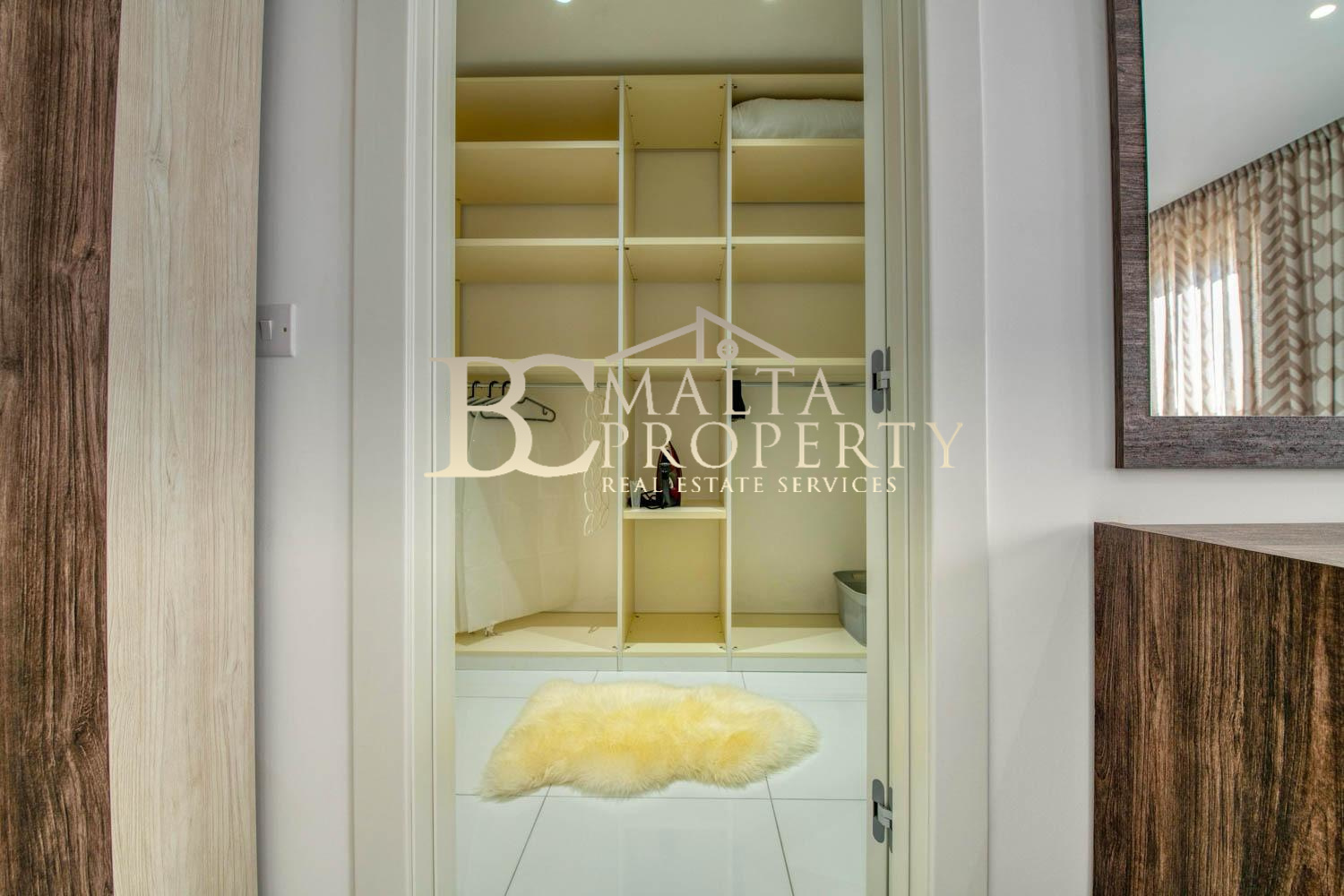 St Julians Spinola behind BNF Bank 3 Double Bedroom / 3 Bathroom Penthouse with Garage