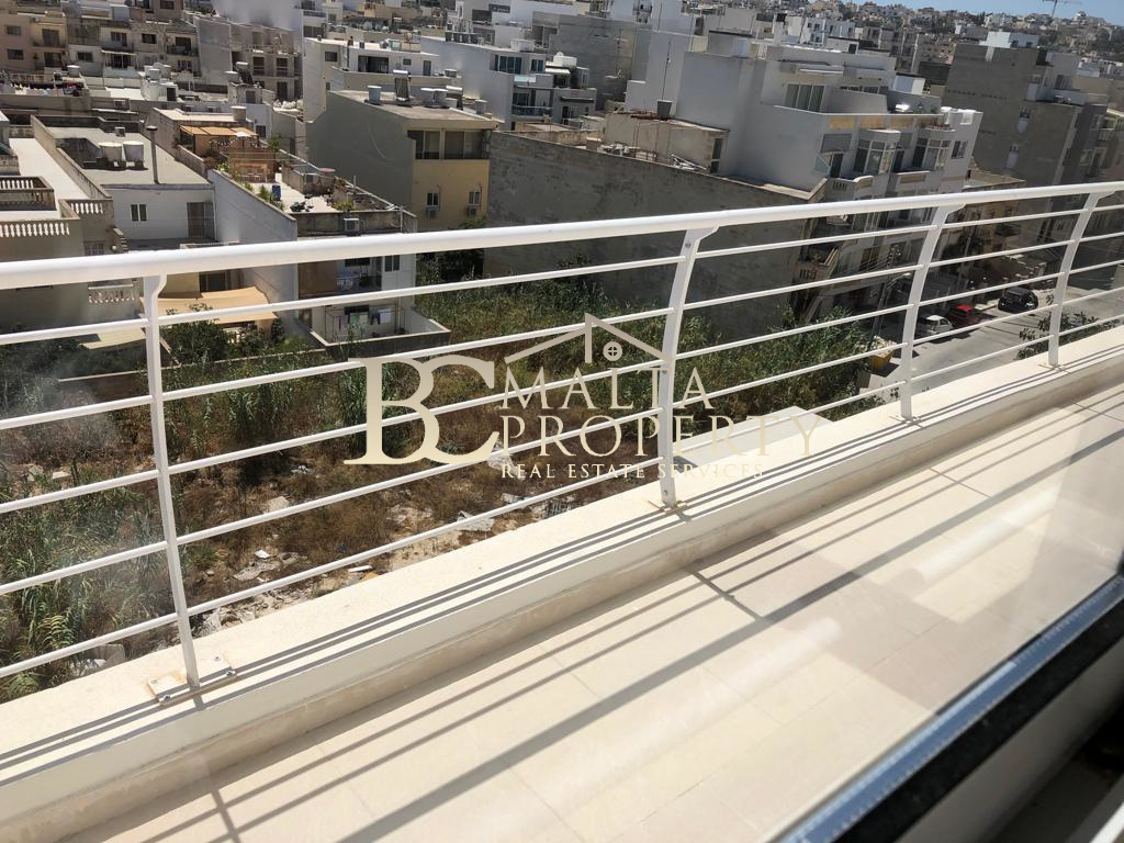 Swieqi 2 Bedroom / 2 Bathroom Penthouse with 2 Terraces