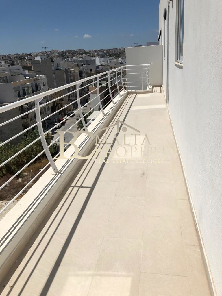 Swieqi 2 Bedroom / 2 Bathroom Penthouse with 2 Terraces