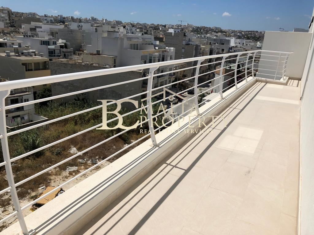 Swieqi 2 Bedroom / 2 Bathroom Penthouse with 2 Terraces