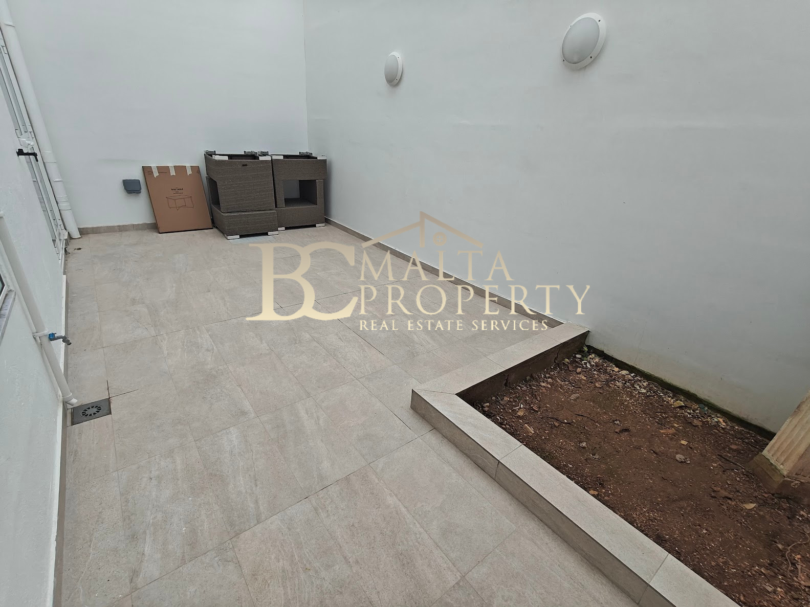 Pembroke first time on the market New 2 Bedroom Apartment with Backyard