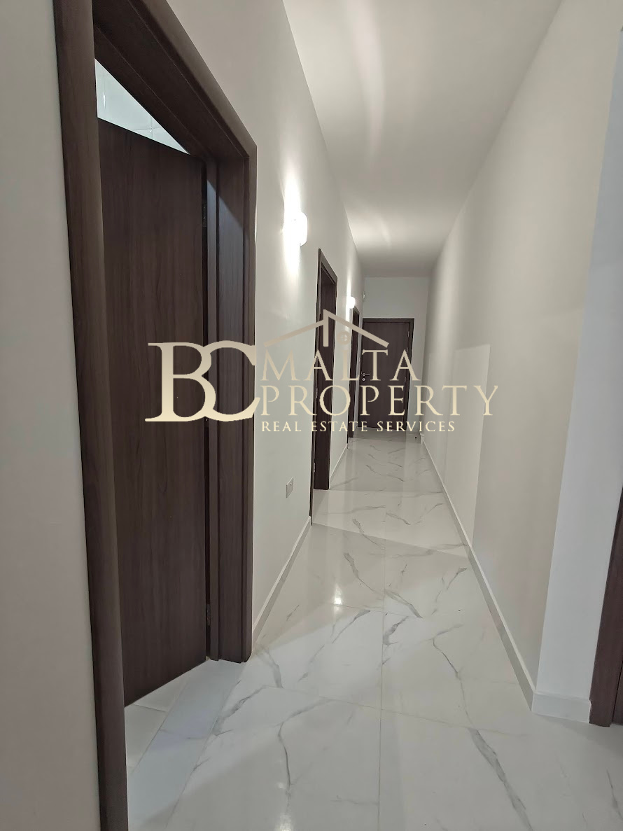 Pembroke first time on the market New 2 Bedroom Apartment with Backyard