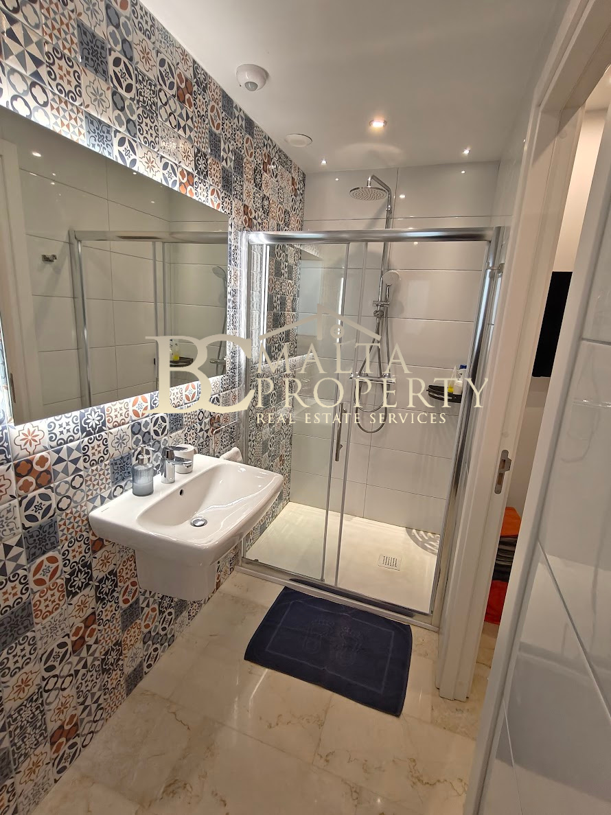 St Julians Spinola Seafront Highly Furnished 2 Double Bedroom / 3 Bathroom Apartment