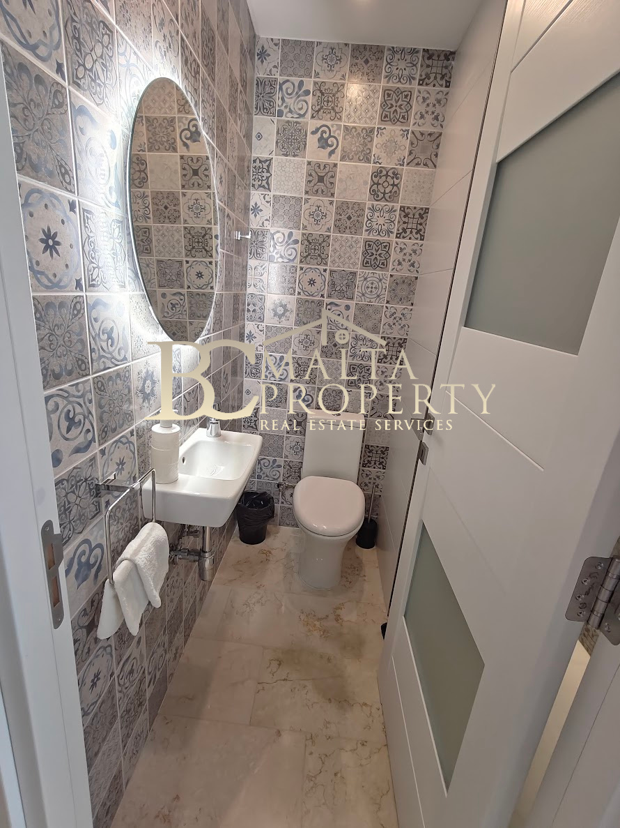 St Julians Spinola Seafront Highly Furnished 2 Double Bedroom / 3 Bathroom Apartment