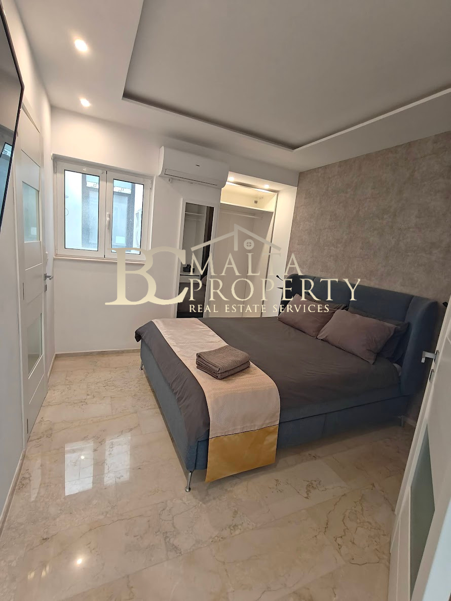 St Julians Spinola Seafront Highly Furnished 2 Double Bedroom / 3 Bathroom Apartment