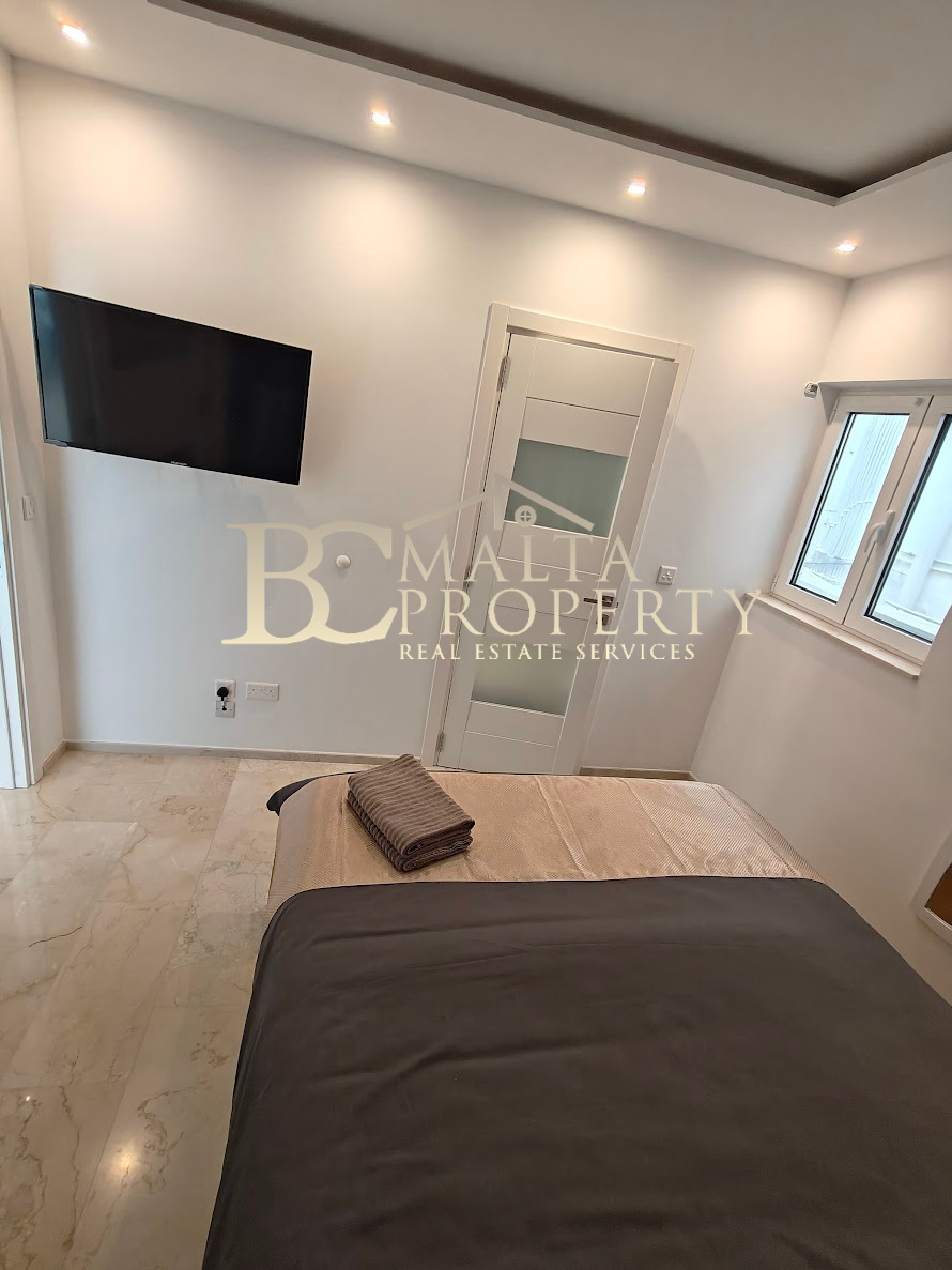 St Julians Spinola Seafront Highly Furnished 2 Double Bedroom / 3 Bathroom Apartment