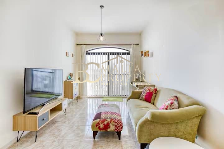 Marsascala, Zonqor, 2 bedroom Apartment with side sea View from it Balcony