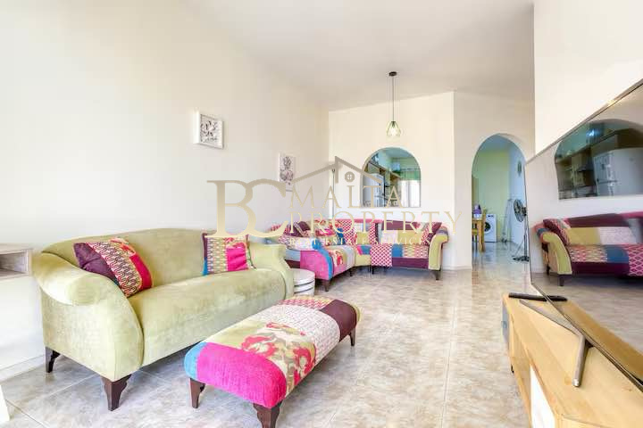 Marsascala, Zonqor, 2 bedroom Apartment with side sea View from it Balcony