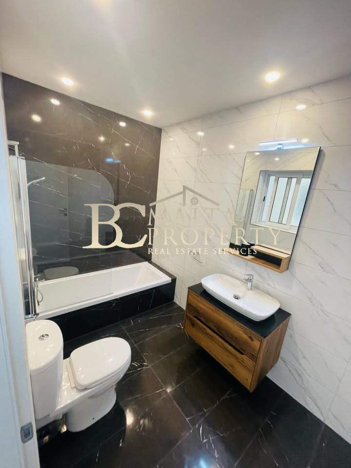 Zebbug 3 Bedroom/ 2 Bathroom Apartment with Back Valley Views