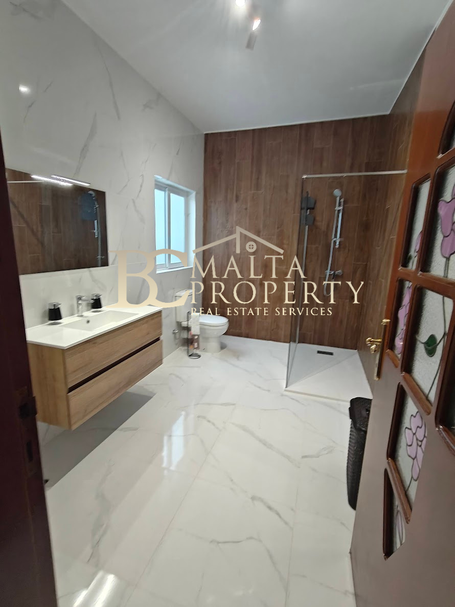 Pembroke first time on the market New 2 Bedroom Apartment with Roof