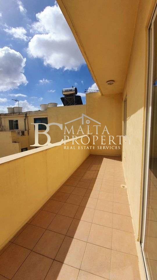 Balzan close to San Anton Gardens 2 Bedroom plus Office Room – Penthouse