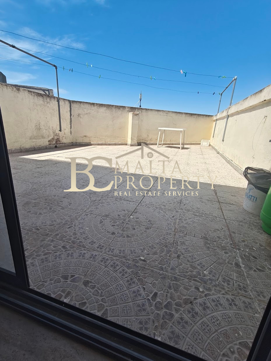 Siggiewi 2 Double Bedroom Penthouse with a Spacious Terrace enjoying distant Country Views