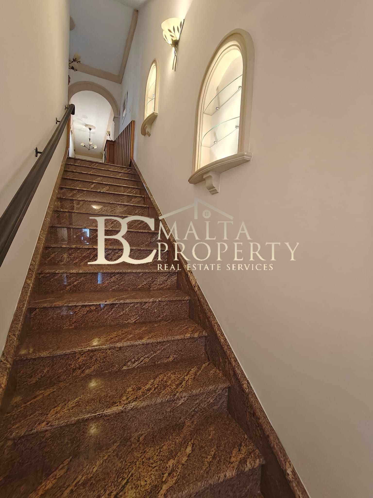 Rabat Very Spacious 3 Bedroom, 3 Bathroom+  Office room: 1st floor Maisonette with Large Roof Terrace and Optional Garage